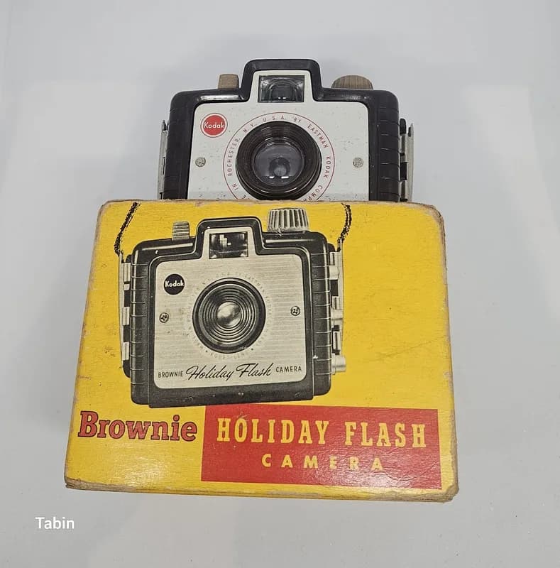 מצלמת Kodak Brownie Holiday Flash וינטג׳ עם קופסה מקורית