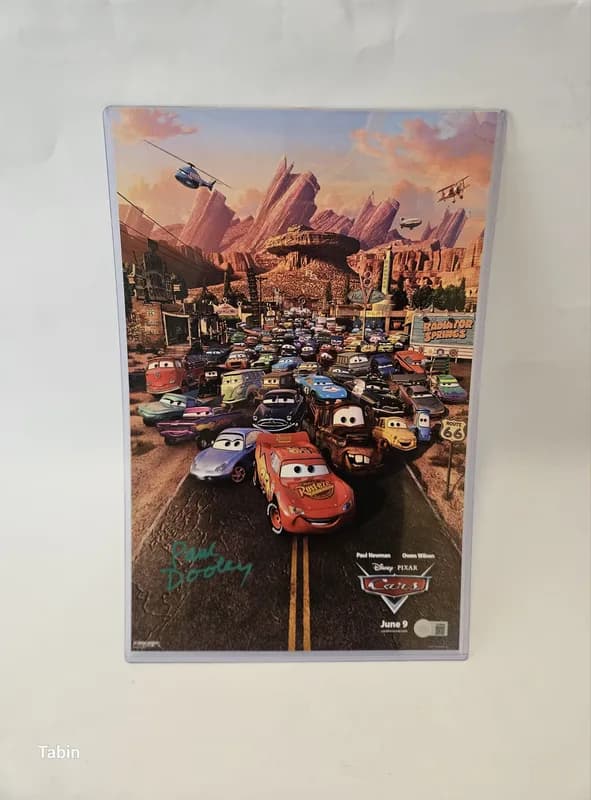 Disney Pixar Cars פוסטר חתום על ידי פול דולי (Paul Dooley) עם תעודת Schwartz