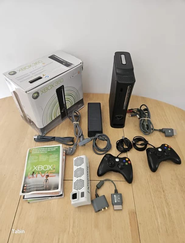 Xbox 360 Elite אקס בוקס 120GB עם Kinect ושני שלטים